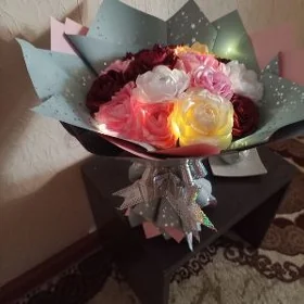 Букет из атласных роз