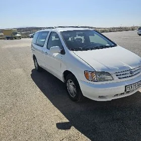 Toyota Sienna 2002