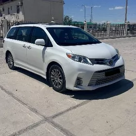 Toyota Sienna 2019