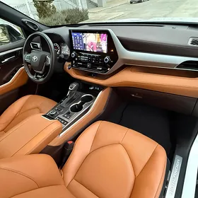 Toyota Highlander 2021