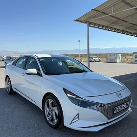 Hyundai Elantra 2022