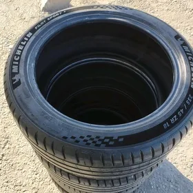 235 45 18 MICHELIN 24