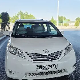 Toyota Sienna 2011