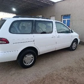 Toyota Sienna 2001