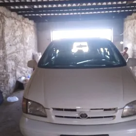 Toyota Sienna 1998