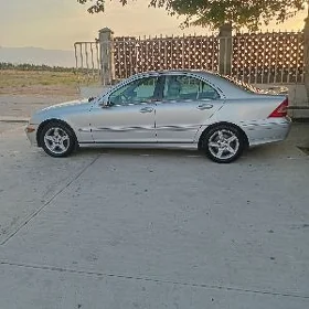 Mercedes-Benz C350 2005