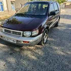 Mitsubishi Chariot 1992