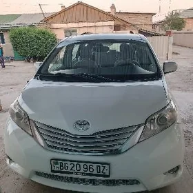 Toyota Sienna 2011