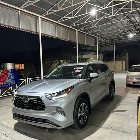 Toyota Highlander 2021