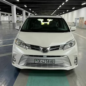 Toyota Sienna 2019