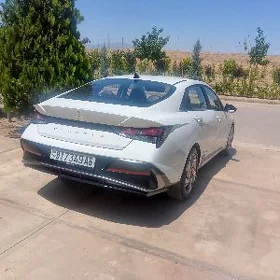 Hyundai Elantra 2025