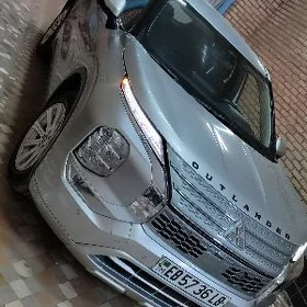 Mitsubishi Outlander 2023