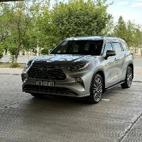Toyota Highlander 2021
