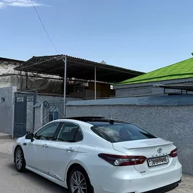 Toyota Camry 2021