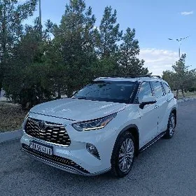 Toyota Highlander 2021