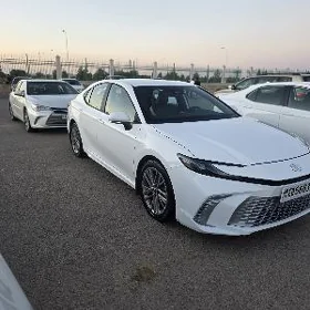 Toyota Camry 2025