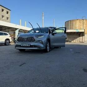 Toyota Highlander 2021