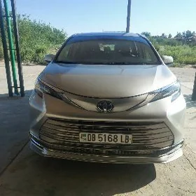 Toyota Sienna 2021