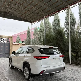 Toyota Highlander 2023