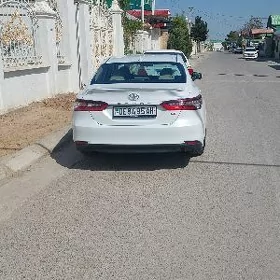 Toyota Camry 2021