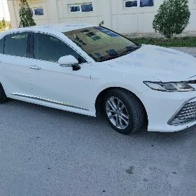 Toyota Camry Hybrid 2021