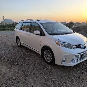 Toyota Sienna 2018