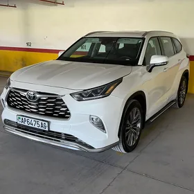 Toyota Highlander 2021