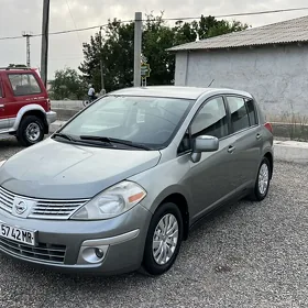 Nissan Versa 2011