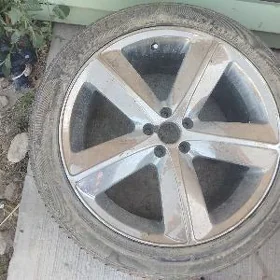 235/45/18 Diska pakryska