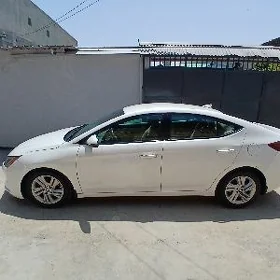 Hyundai Elantra 2023