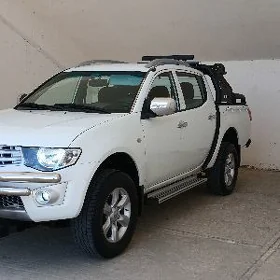 Mitsubishi L200 2012