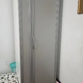 şkaf