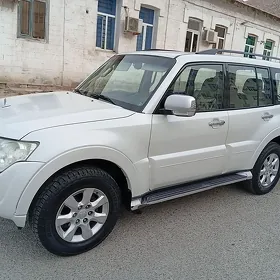 Mitsubishi Pajero 2013
