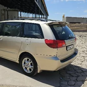 Toyota Sienna 2004