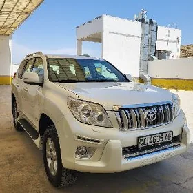 Toyota Land Cruiser Prado 2013
