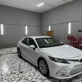 Toyota Camry 2021