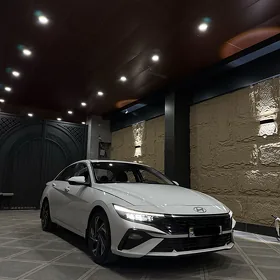 Hyundai Elantra 2025