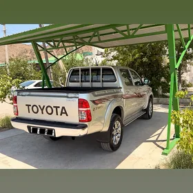 Toyota Hilux 2015