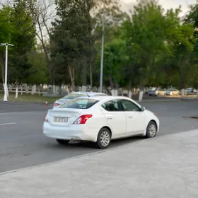 Nissan Versa 2012