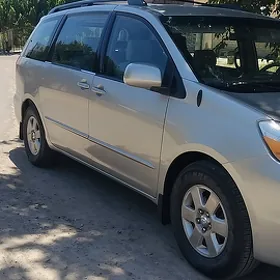 Toyota Sienna 2004