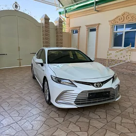 Toyota Camry 2021