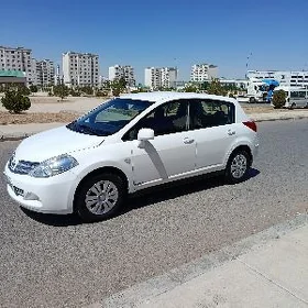 Nissan Tiida 2010