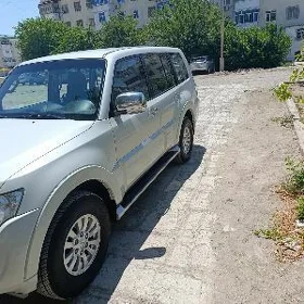 Mitsubishi Pajero 2014