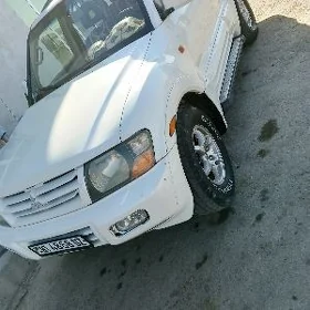 Mitsubishi Montero 2001