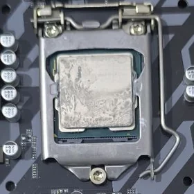 CPU Core i7 9700 Plata z370