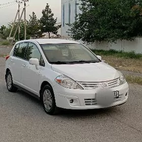 Nissan Versa 2011