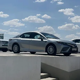 Toyota Camry 2021