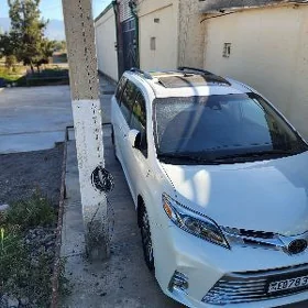 Toyota Sienna 2019