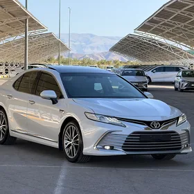 Toyota Camry 2021