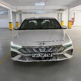 Hyundai Elantra 2024